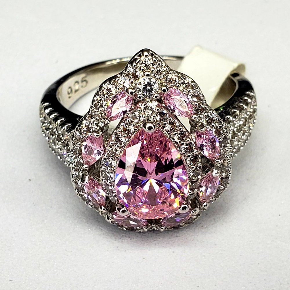 💎Pear Shaped Pink Posh Fashion Ring with Pave Stones